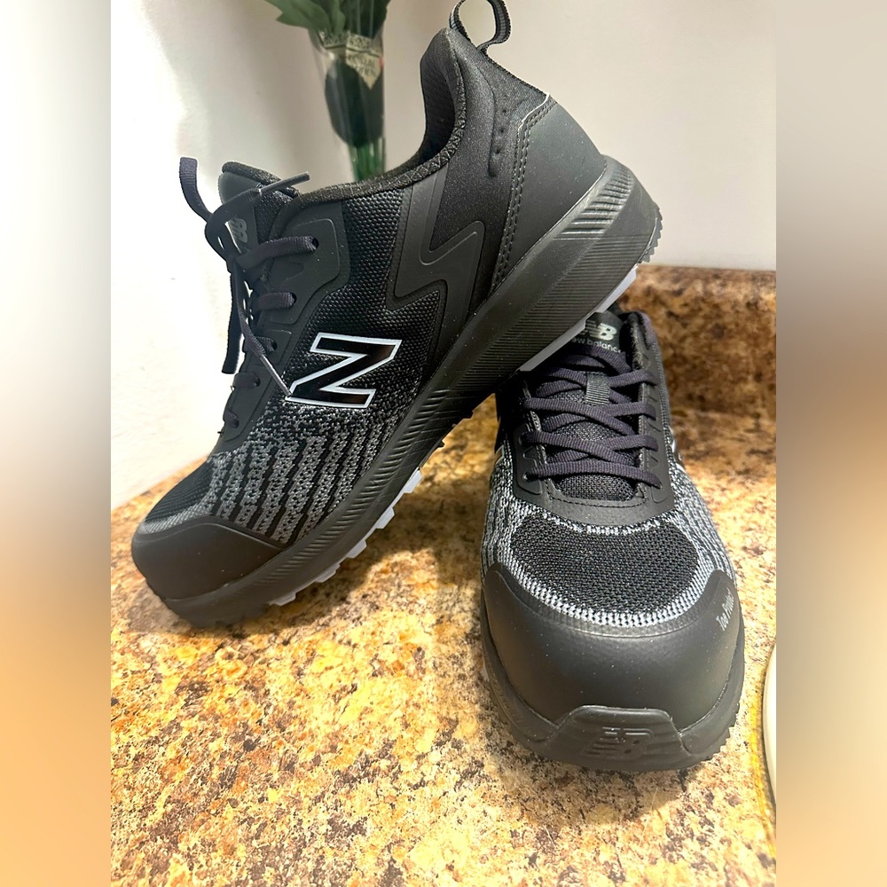 New Balance Men's Black Athletic Shoes composite toe NEW!